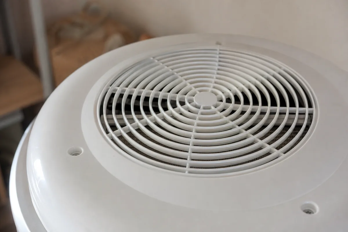 Grille d’aspiration d’air d’un chauffe-eau thermodynamique